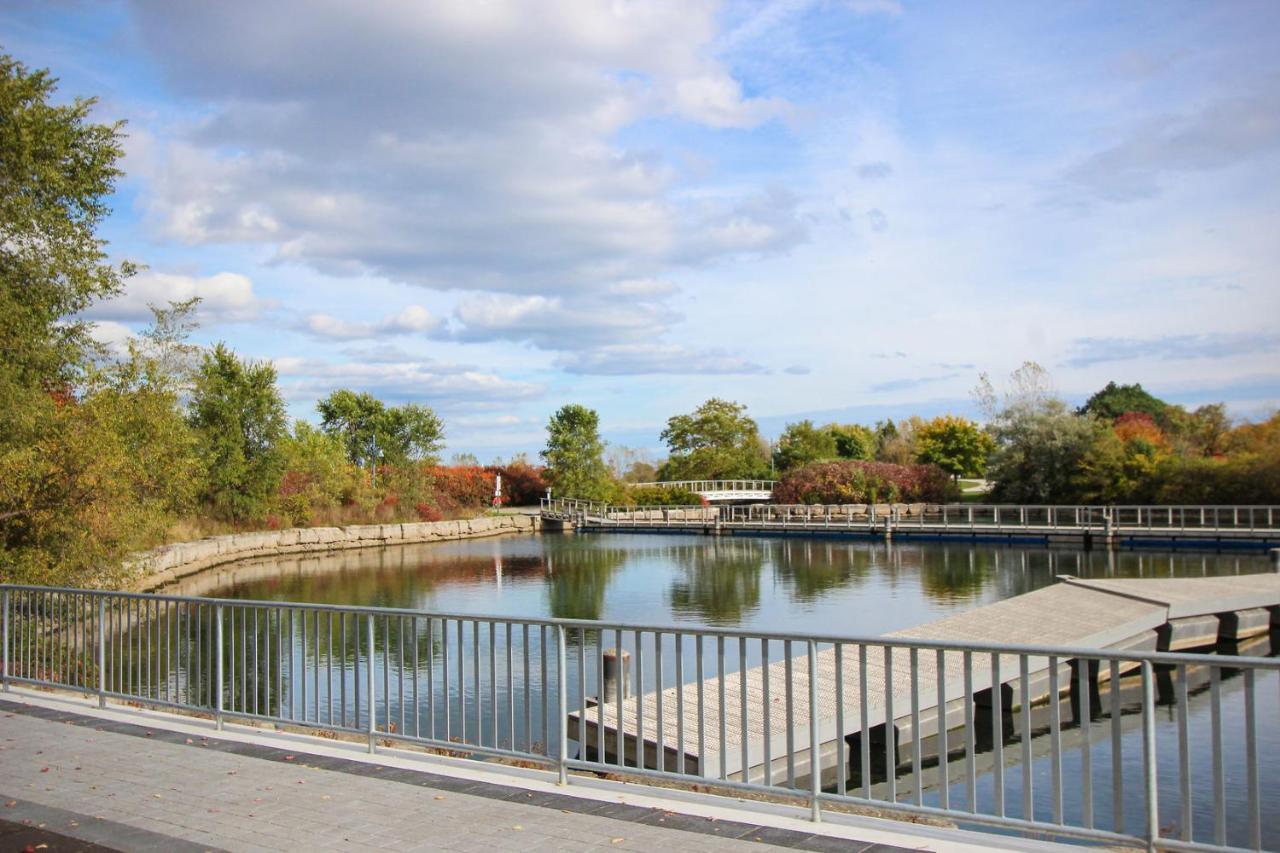 In Parklawn & Lake Shore With Free Parking Close To Airport *